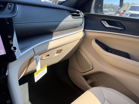 New 2026 Jeep Grand Cherokee Limited image 25