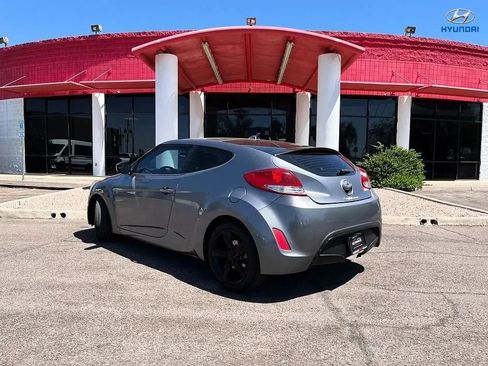 Used 2015 Hyundai Veloster FWD image 4
