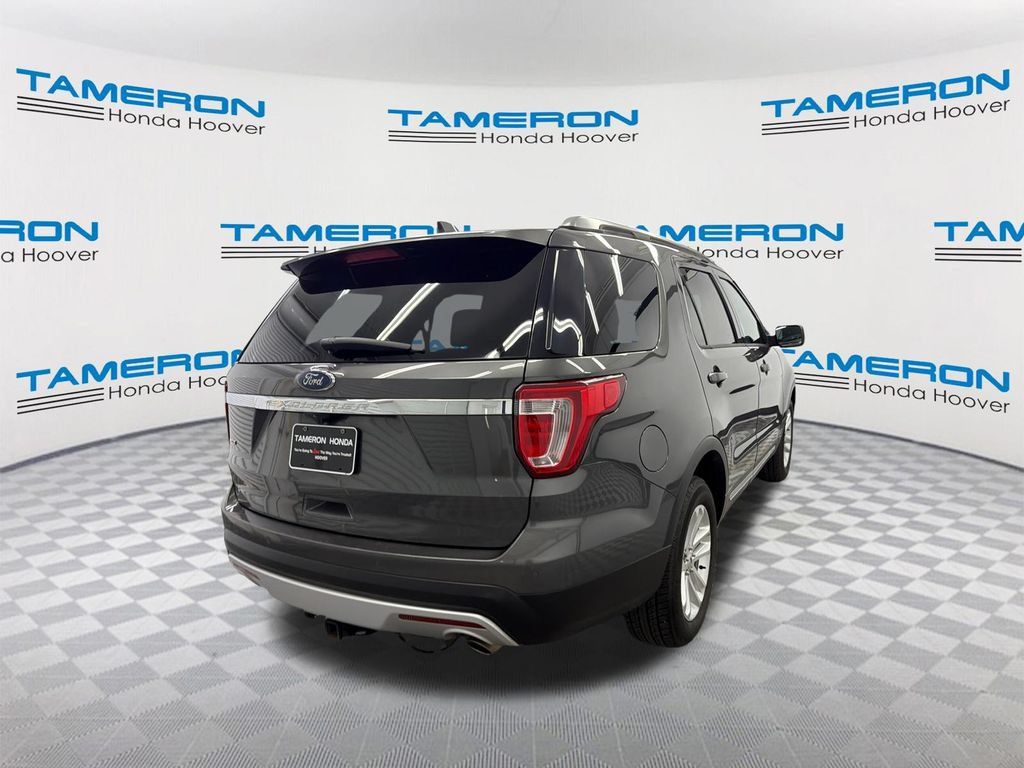 Used 2017 Ford Explorer XLT w/ Equipment Group 201A FWD image 5