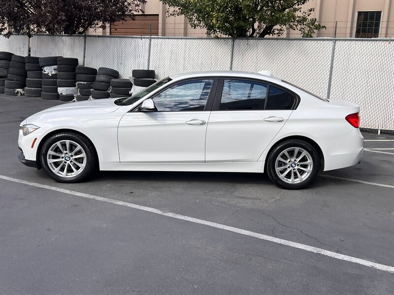 Used 2016 BMW 320i xDrive Sedan AWD/4WD image 4