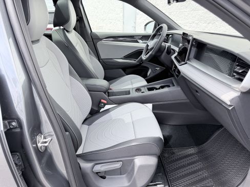 New 2026 Volkswagen Tiguan SE R-Line AWD/4WD image 35