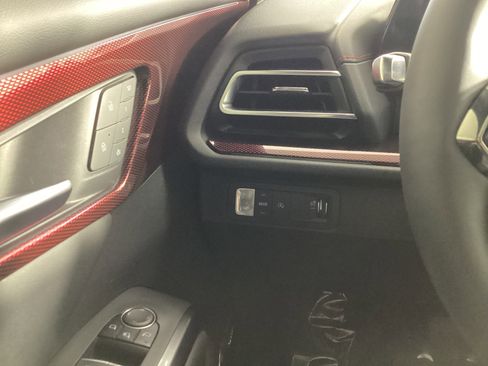 Used 2024 Chevrolet Traverse RS image 23