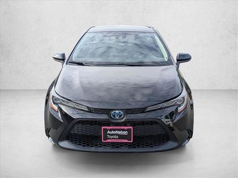 Used 2020 Toyota Corolla LE image 2