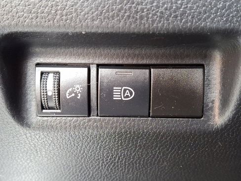 Used 2022 Toyota RAV4 LE AWD/4WD image 24
