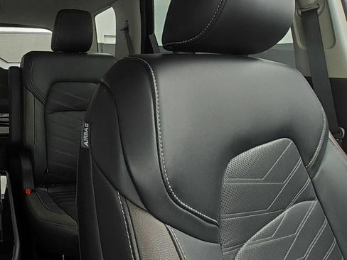 Used 2023 Nissan Pathfinder Platinum AWD/4WD image 31