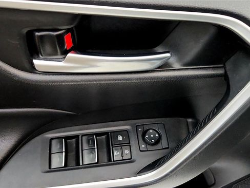 Used 2022 Toyota RAV4 XLE AWD/4WD image 23