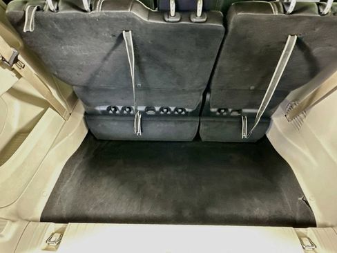 Certified 2024 Chrysler Pacifica Touring-L FWD image 36