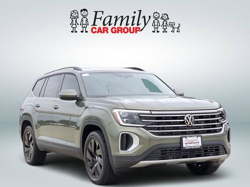 Certified 2026 Volkswagen Atlas SE FWD image 2