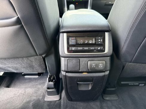 Used 2022 Subaru Ascent Limited w/ Technology Package AWD/4WD image 20