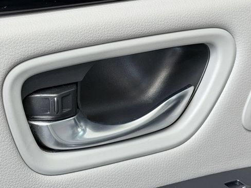 Used 2023 Honda Pilot Touring image 14