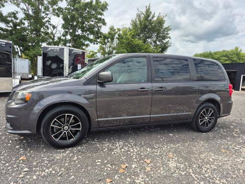 Used 2019 Dodge Grand Caravan GT FWD image 2