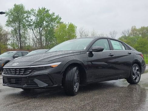 New 2026 Hyundai Elantra Limited FWD image 13