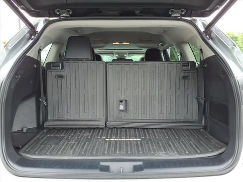 Used 2023 Toyota Highlander XLE AWD/4WD image 8
