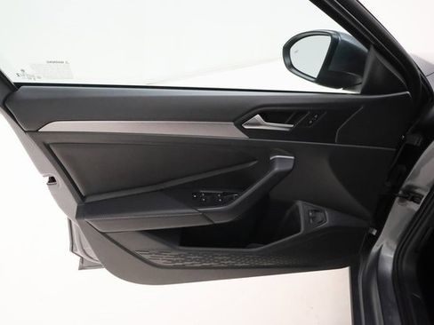 Used 2024 Volkswagen Jetta SE image 8