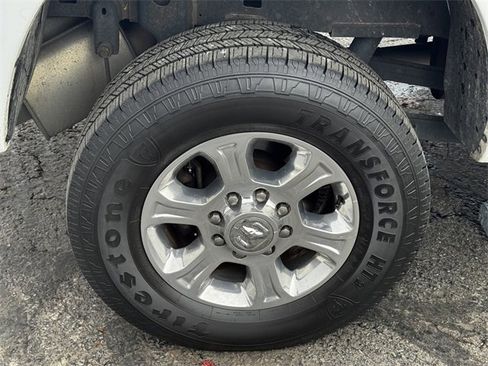 Used 2018 RAM 2500 SLT w/ Luxury Group image 12