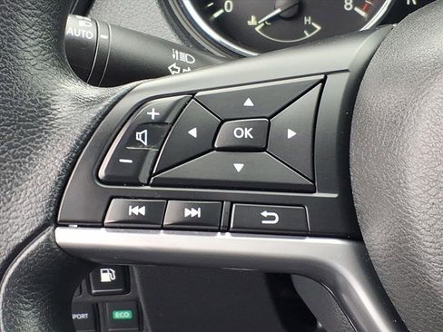 Used 2020 Nissan Rogue S image 11