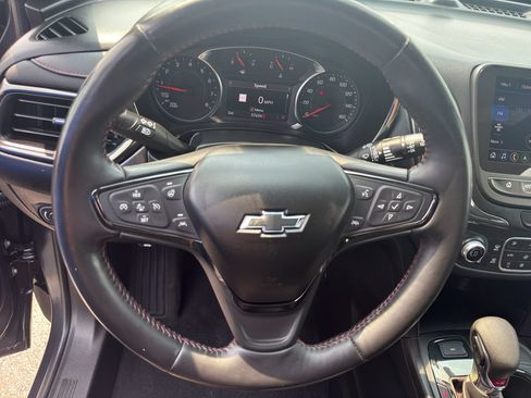 Certified 2022 Chevrolet Equinox RS w/ Infotainment Package AWD/4WD image 16