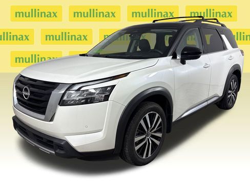 Used 2024 Nissan Pathfinder Platinum FWD image 12