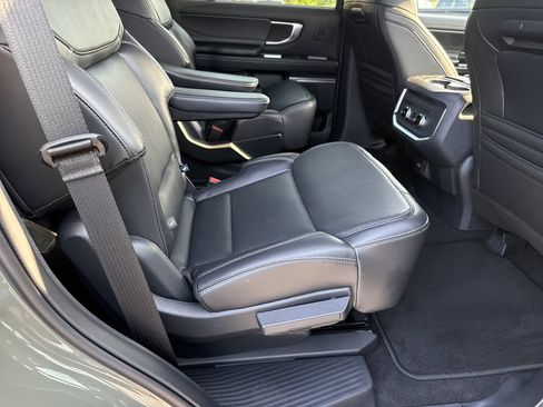 Used 2025 Ford Expedition Platinum w/ Stealth Performance Package AWD/4WD image 15