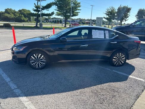 Used 2025 Nissan Altima 2.5 SV FWD image 16