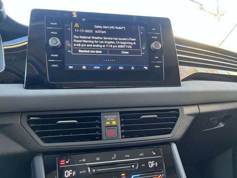 Used 2025 Volkswagen Jetta SE image 24