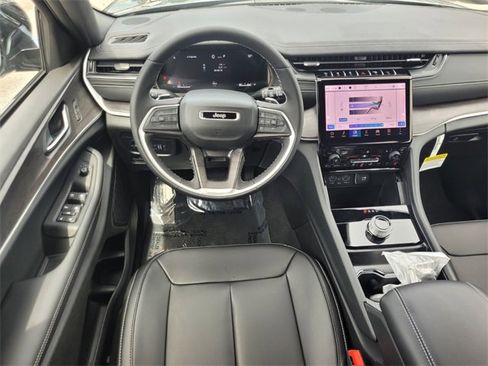 New 2025 Jeep Grand Cherokee Limited image 8