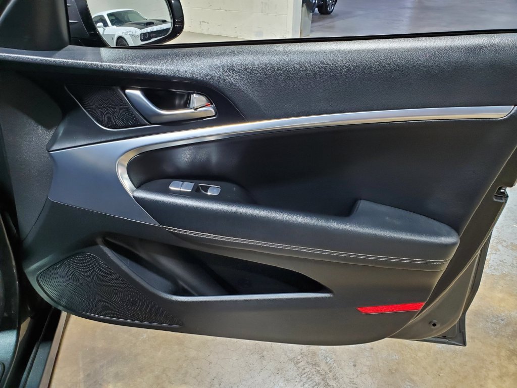 Used 2020 Genesis G70 2.0T AWD/4WD image 15