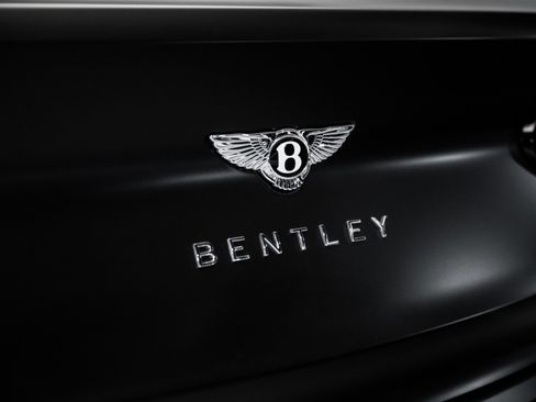Used 2024 Bentley Bentayga Azure V8 image 13