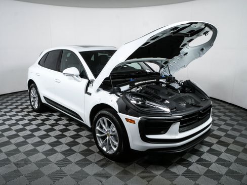 New 2026 Porsche Macan AWD/4WD image 37