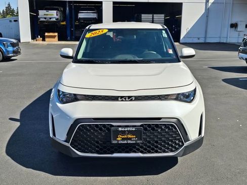 Certified 2025 Kia Soul LX FWD image 9