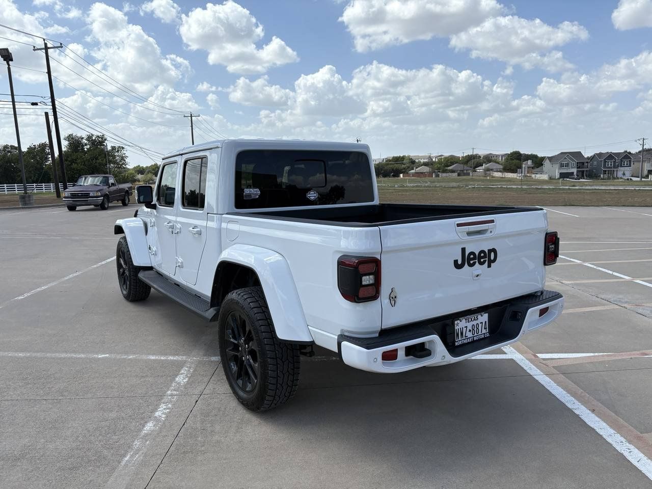 Used 2023 Jeep Gladiator Overland AWD/4WD image 3