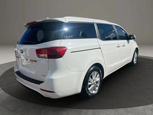 Used 2017 Kia Sedona LX w/ LX Essentials Premium Package FWD image 5