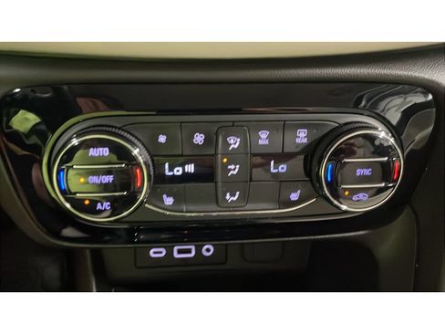 Used 2020 Buick Encore GX Essence w/ Experience Buick Package AWD/4WD image 14