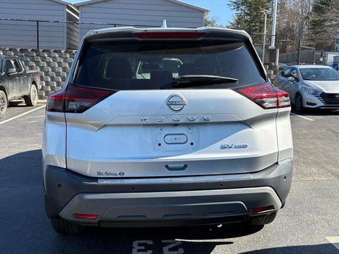 Used 2022 Nissan Rogue SV image 5