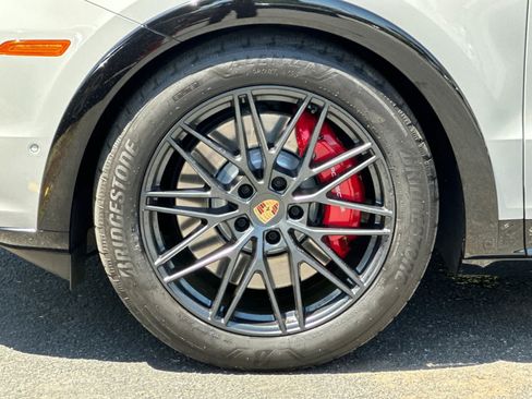 Certified 2025 Porsche Cayenne GTS AWD/4WD image 31