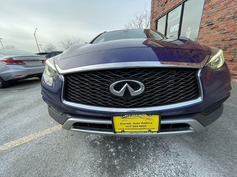 Used 2018 INFINITI QX30 Luxury w/ Cargo Package image 7