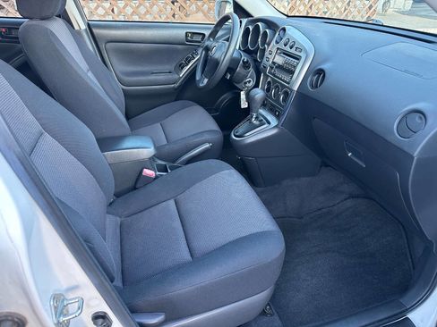 Used 2007 Pontiac Vibe w/ Sun And Sound Package image 10