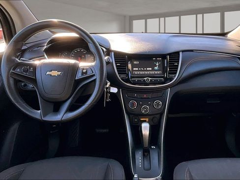 Used 2017 Chevrolet Trax LT FWD image 17