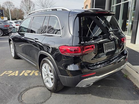 Certified 2022 Mercedes-Benz GLB 250 4MATIC image 11