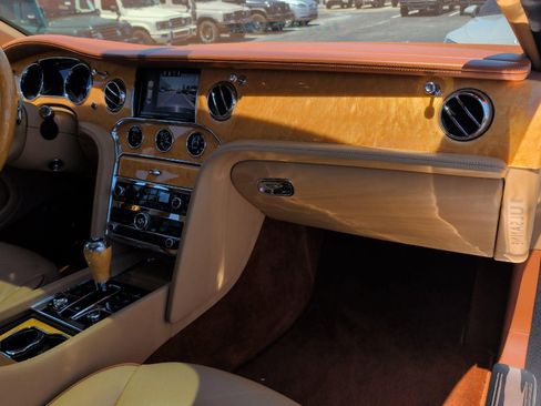 Used 2017 Bentley Mulsanne RWD image 11