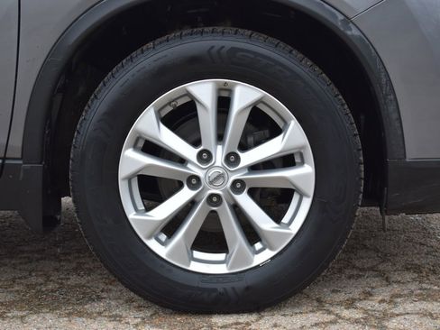 Used 2016 Nissan Rogue SV w/ SV Premium Package image 4