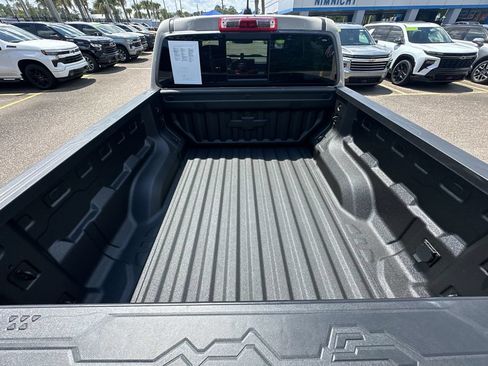 Used 2026 Chevrolet Colorado ZR2 w/ Technology Package AWD/4WD image 32