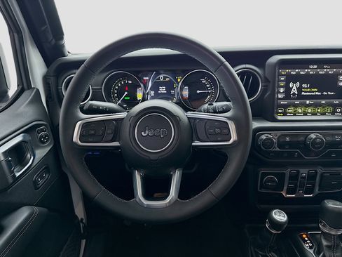 Used 2023 Jeep Wrangler Unlimited Sahara AWD/4WD image 14