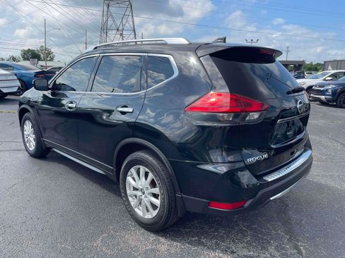Used 2017 Nissan Rogue SV FWD image 3