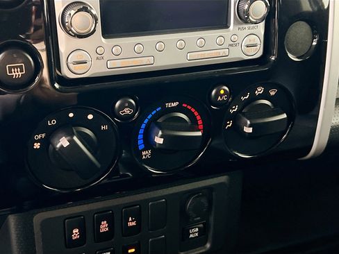 Used 2013 Toyota FJ Cruiser 4WD image 26