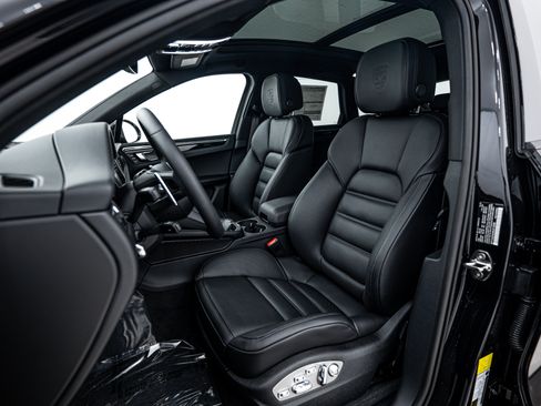 New 2025 Porsche Macan image 5