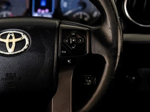 Used 2017 Toyota Tacoma TRD Off-Road image 17