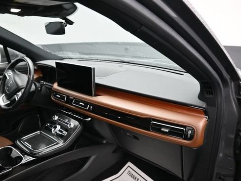 Used 2021 Lincoln Nautilus Reserve AWD/4WD image 11