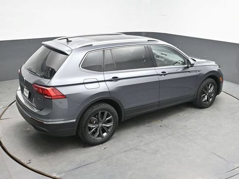 Used 2022 Volkswagen Tiguan SE w/ Panoramic Sunroof Package AWD/4WD image 24