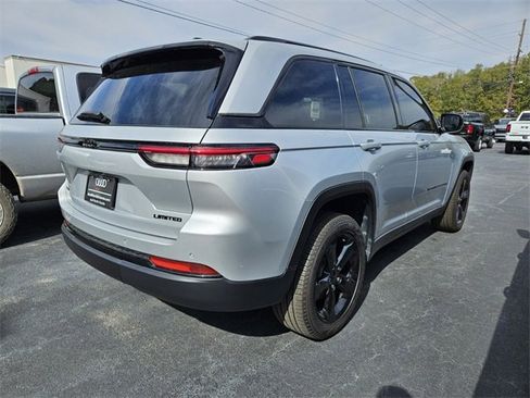 Used 2025 Jeep Grand Cherokee Limited w/ Black Appearance Package image 6